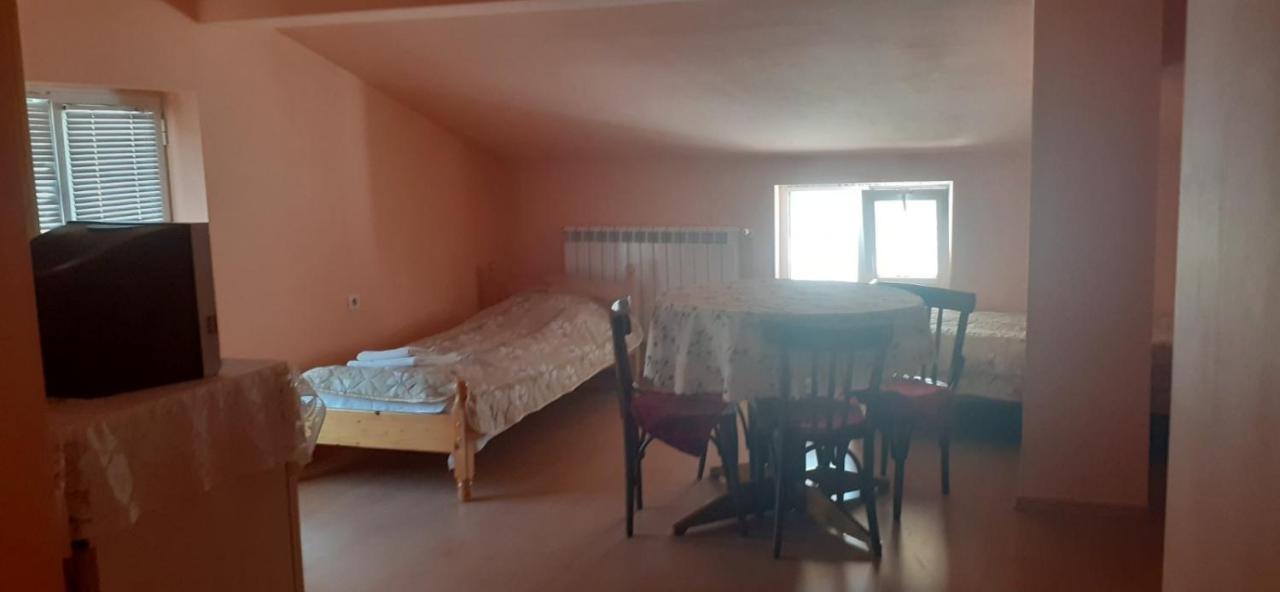 Stai Za Gosti Lilovi Hotel Smoljan Esterno foto