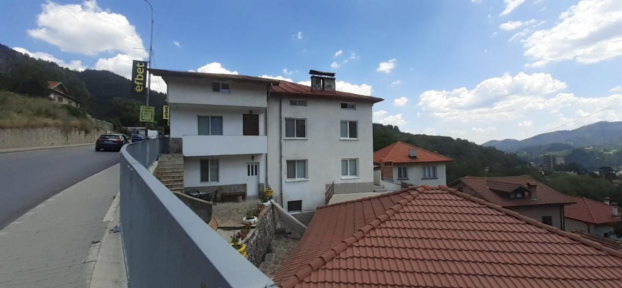 Stai Za Gosti Lilovi Hotel Smoljan Esterno foto